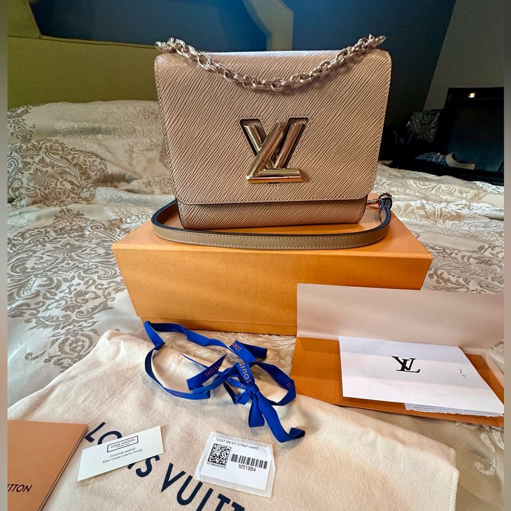Louis Vuitton Twist MM Epi Leather Camel / Black FULL SET